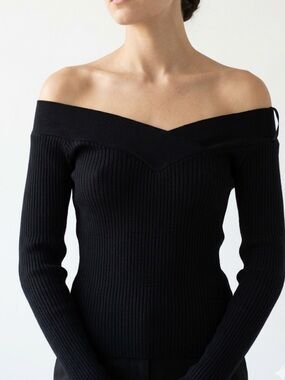 Divided Black Ribbed Off-the-Shoulder Top – Size Small | Y2K Minimalist |